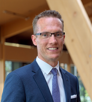 Photograph of Scott Stewart.