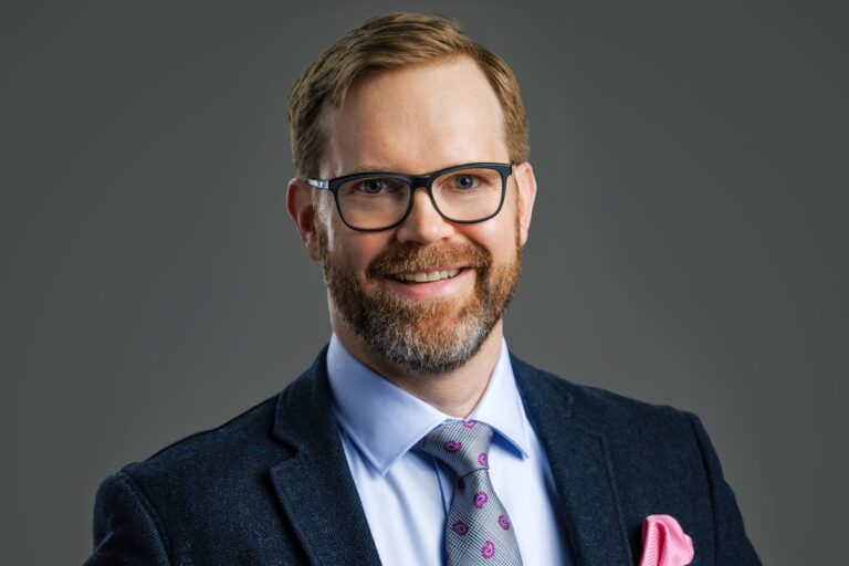 Photograph of Mark Sumers.